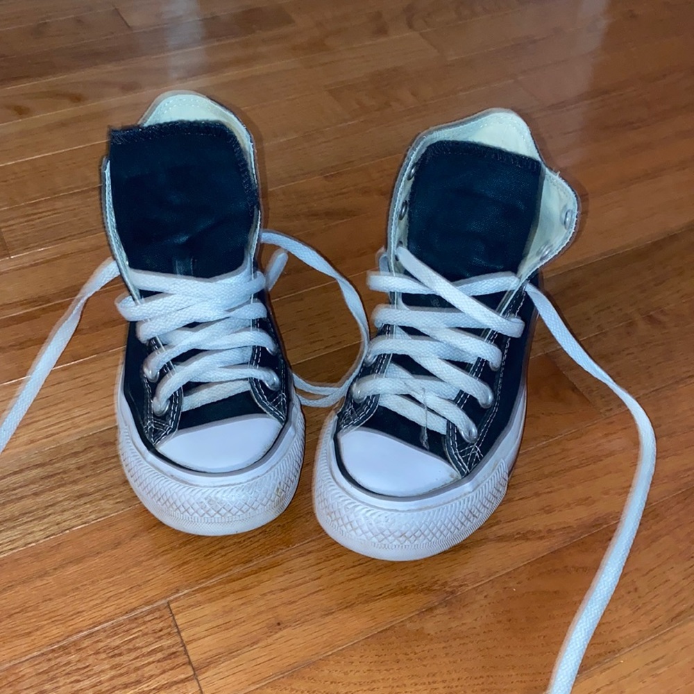 BLACK HIGHTOP CONVERSE!!!!!!!
